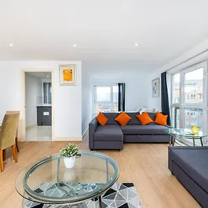 https://canary-wharf-docklands-excel-spacious-apt-e14.cambridgehotelsuk.com
