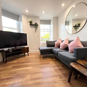 https://lovely-apartment-one-minute-from-bournemouth-beach-and-town.bournemouth-hotels.org