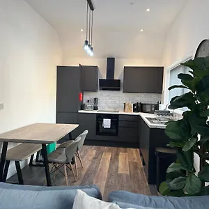 https://sapphire-premier-apartments-w-secure-parking.cardiffhotelswales.com