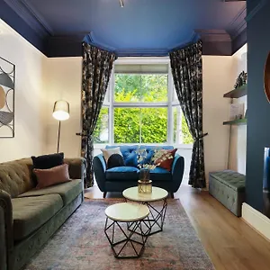 https://cosy-contemporary-2-bed-home-central-location.yorkshirehotels.net