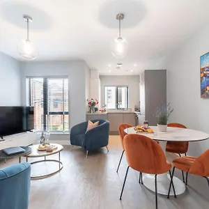 https://cosy-2-bedroom-town-centre-apartment.cardiffhotelswales.com